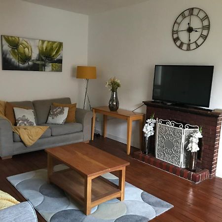 You Deserve A Staycation On The Firth Of Clyde เฮเลนส์บะระ ภายนอก รูปภาพ